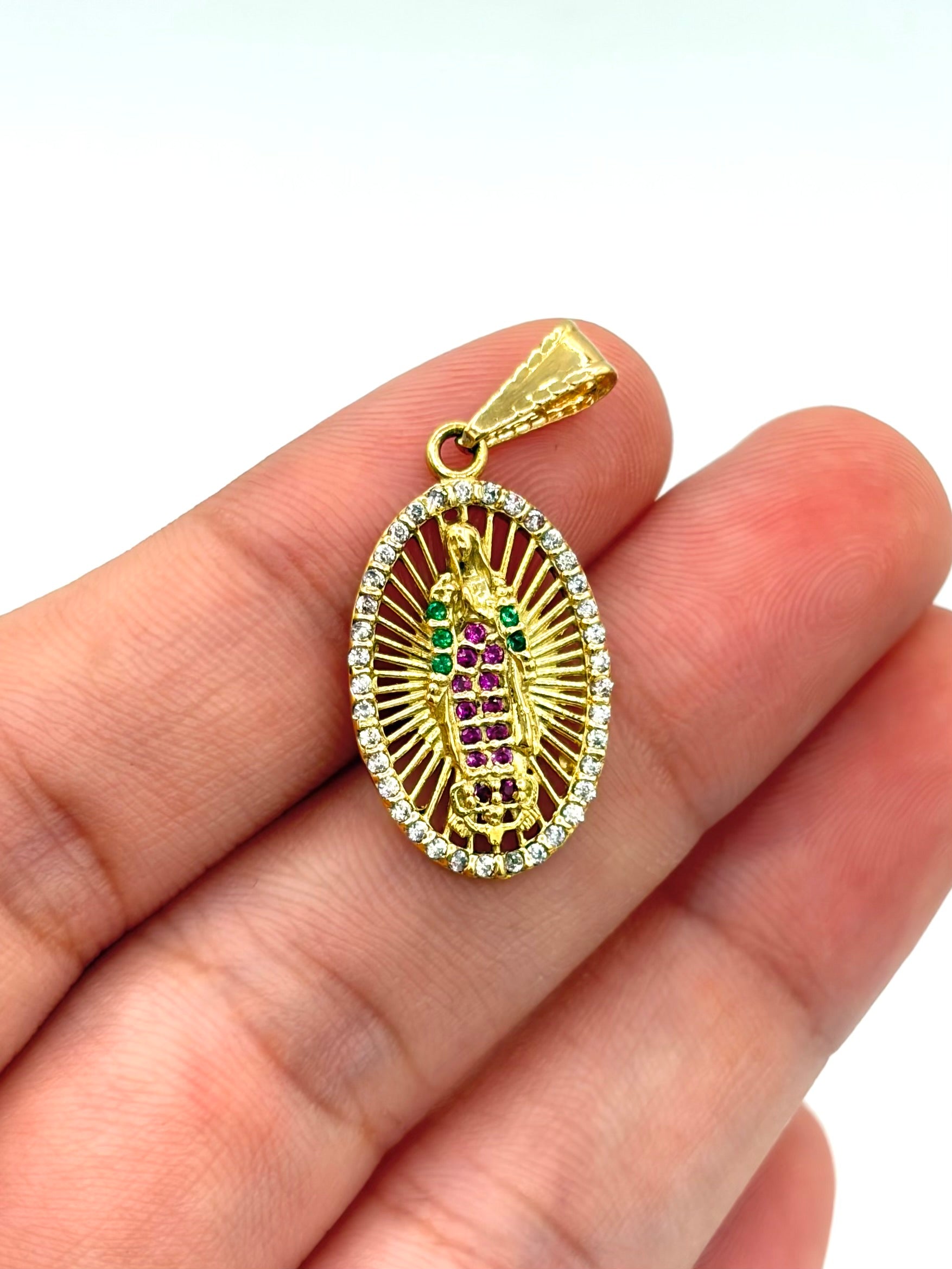 Dije Virgen de guadalupe circones  Oro amarillo 18k 2,0 Gr / 1,3 Cm