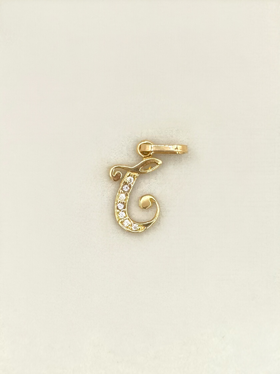 Dije Inicial cursiva G circones blancos  Oro amarillo 18k 0,53 Gr / 0,7 mm