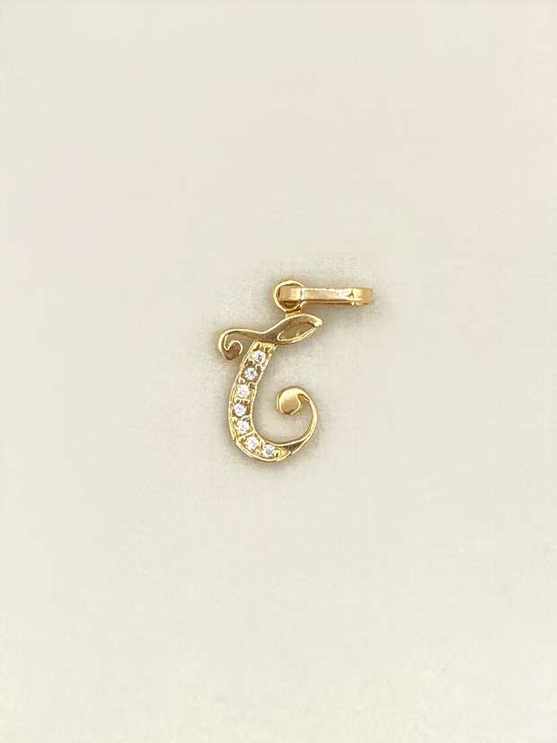 Dije Inicial cursiva G circones blancos  Oro amarillo 18k 0,53 Gr / 0,7 mm