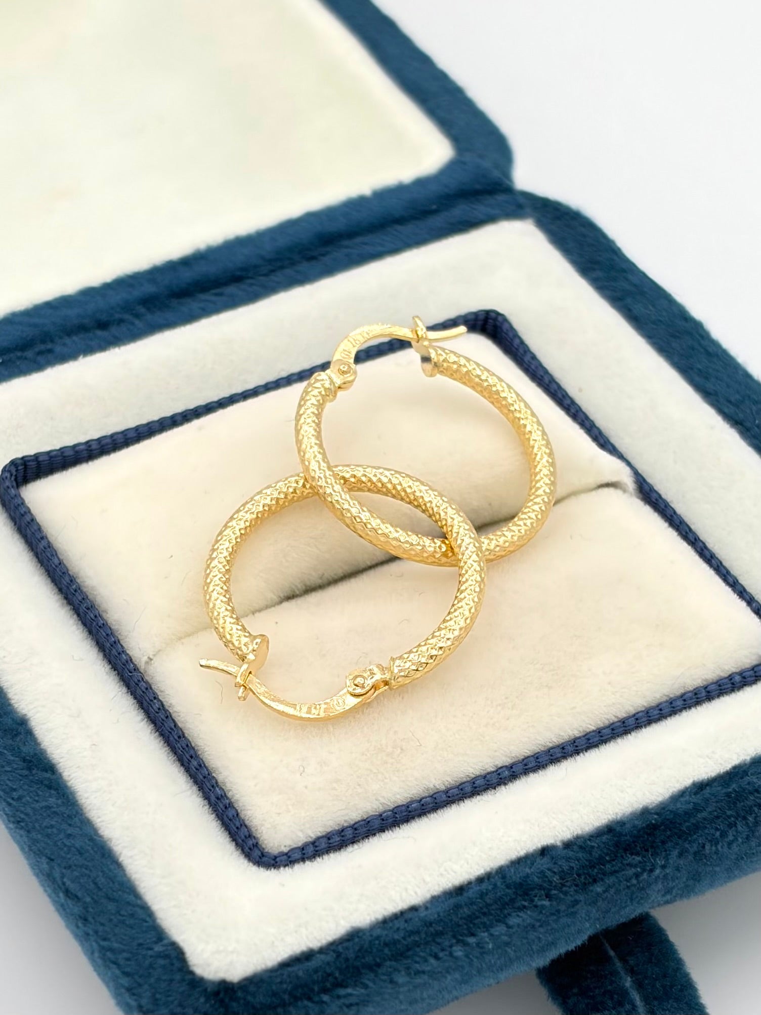 Candonga Punteadas Oro amarillo 18k 1,43 Gr / 2 Cm