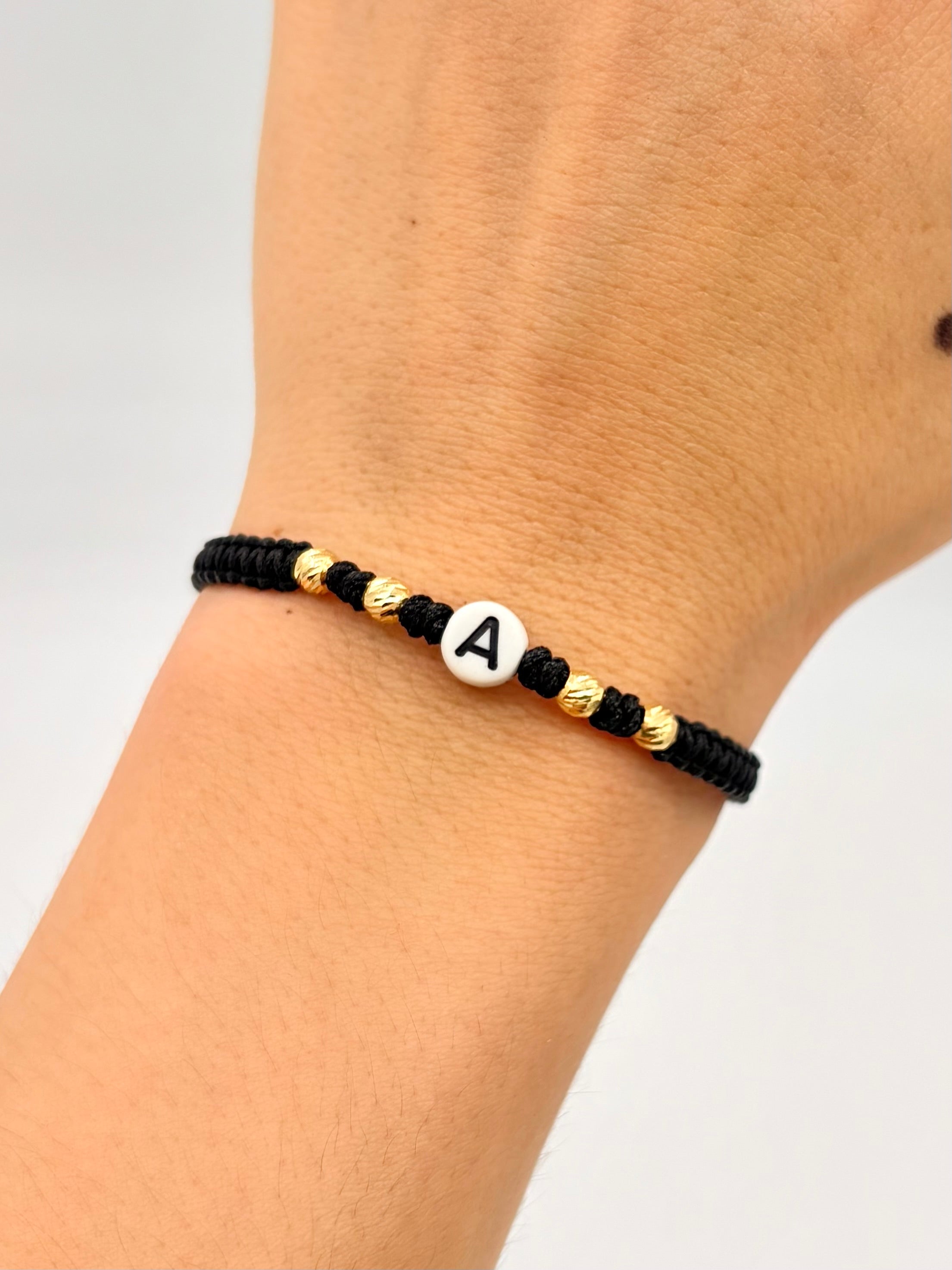 Pulsera tejida letra A 4BD #4 hilo negro Oro amarillo 18k 0,28 Gr