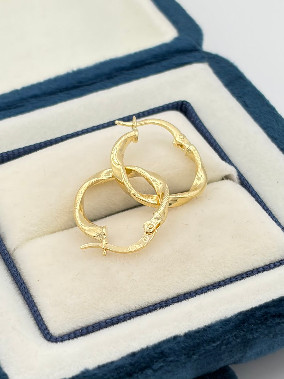 Candonga semi melcocha rayada Oro amarillo 18k 1,22 Gr / 1,6 Cm