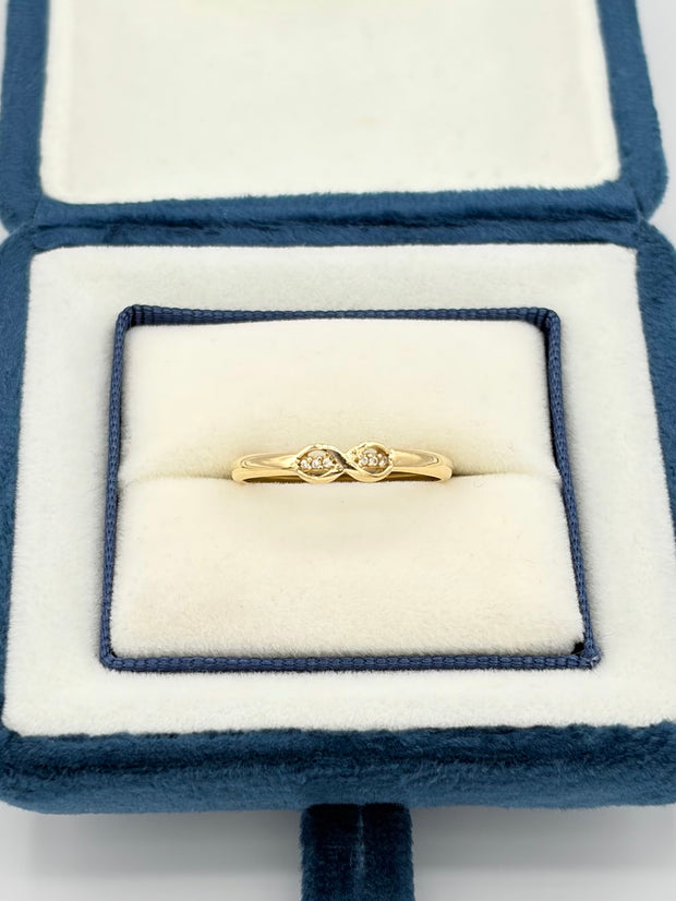 Anillo Infinito circones  Oro amarillo 18k / Talla 8 / 1,20 Gr