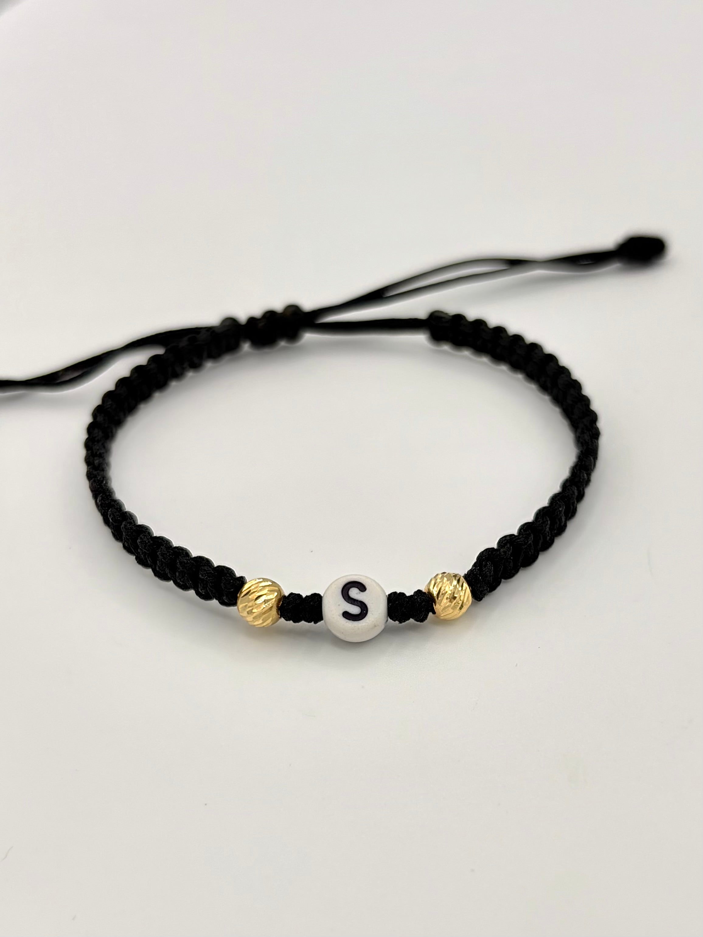Pulsera tejida letra S 2BD #5 hilo negro Oro amarillo 18k 0,15 Gr