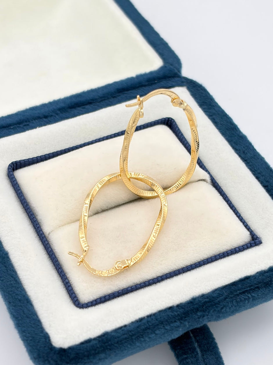 Candonga Ovalada  entorchada diamantada Oro amarillo 18k 1,37 Gr / 1,8 Cm