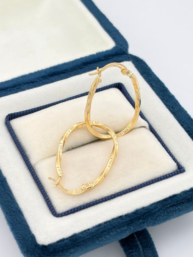 Candonga Ovalada  entorchada diamantada Oro amarillo 18k 1,37 Gr / 1,8 Cm