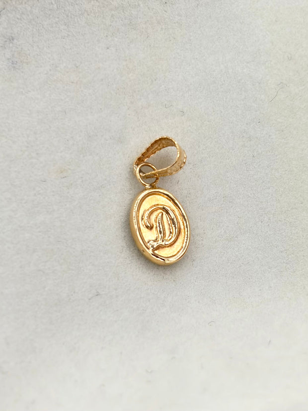 Dije Inicial cursiva D Oro amarillo 18k 0,37 Gr / 7 mm