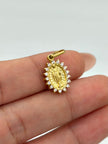 Dije virgen milagrosa con circones blancos Oro amarillo 18k 2,20 Gr / 2,0 Cm