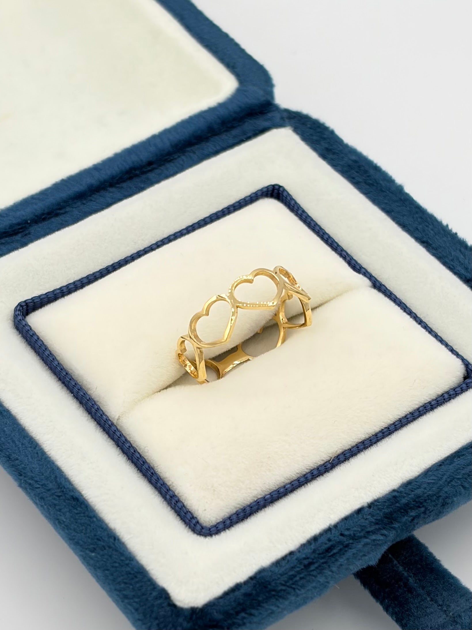 Anillo Silueta de corazones  Oro amarillo 18k / Talla 6 / 1,21 Gr