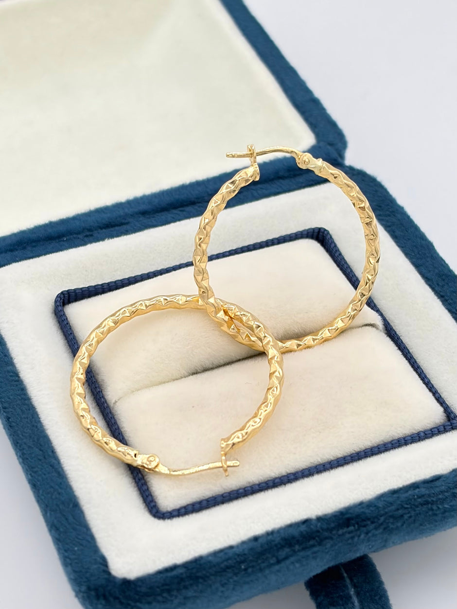 Candonga Ondulada triangular Oro amarillo 18k 1,86 Gr / 2,8 Cm