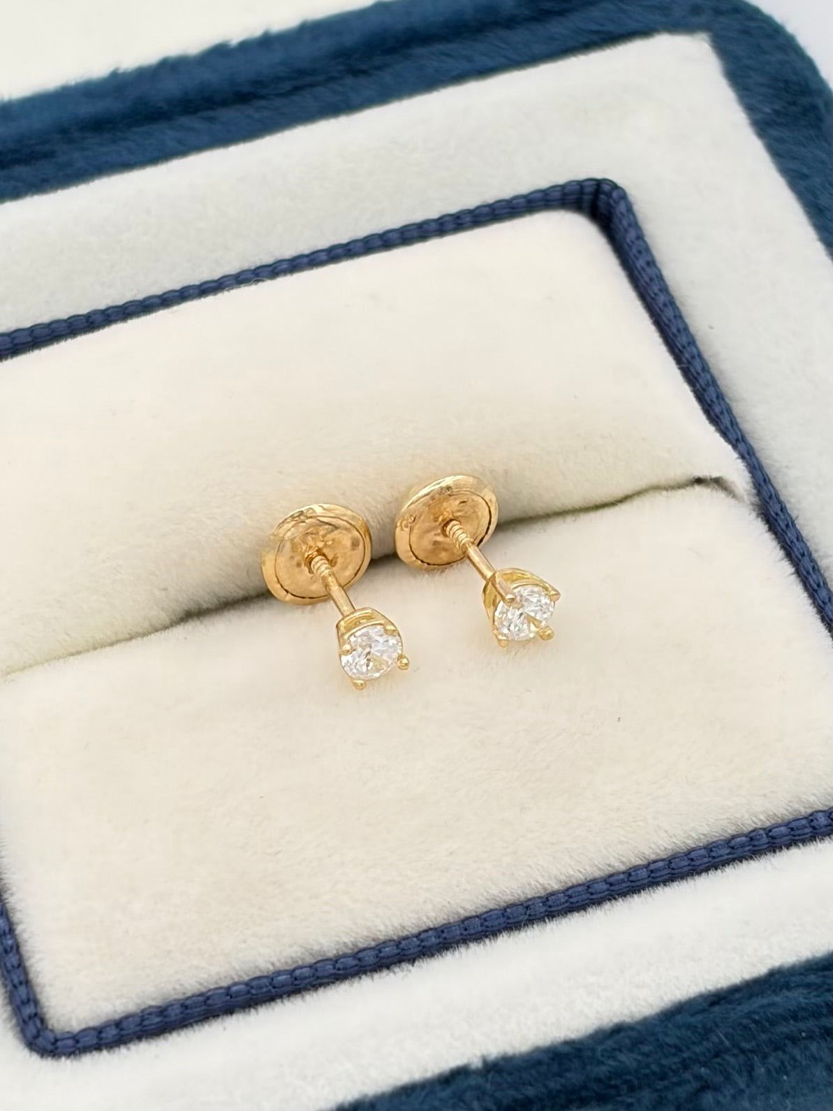 Topos circon blanco  Oro amarillo 18k 0,68 Gr / 4 mm