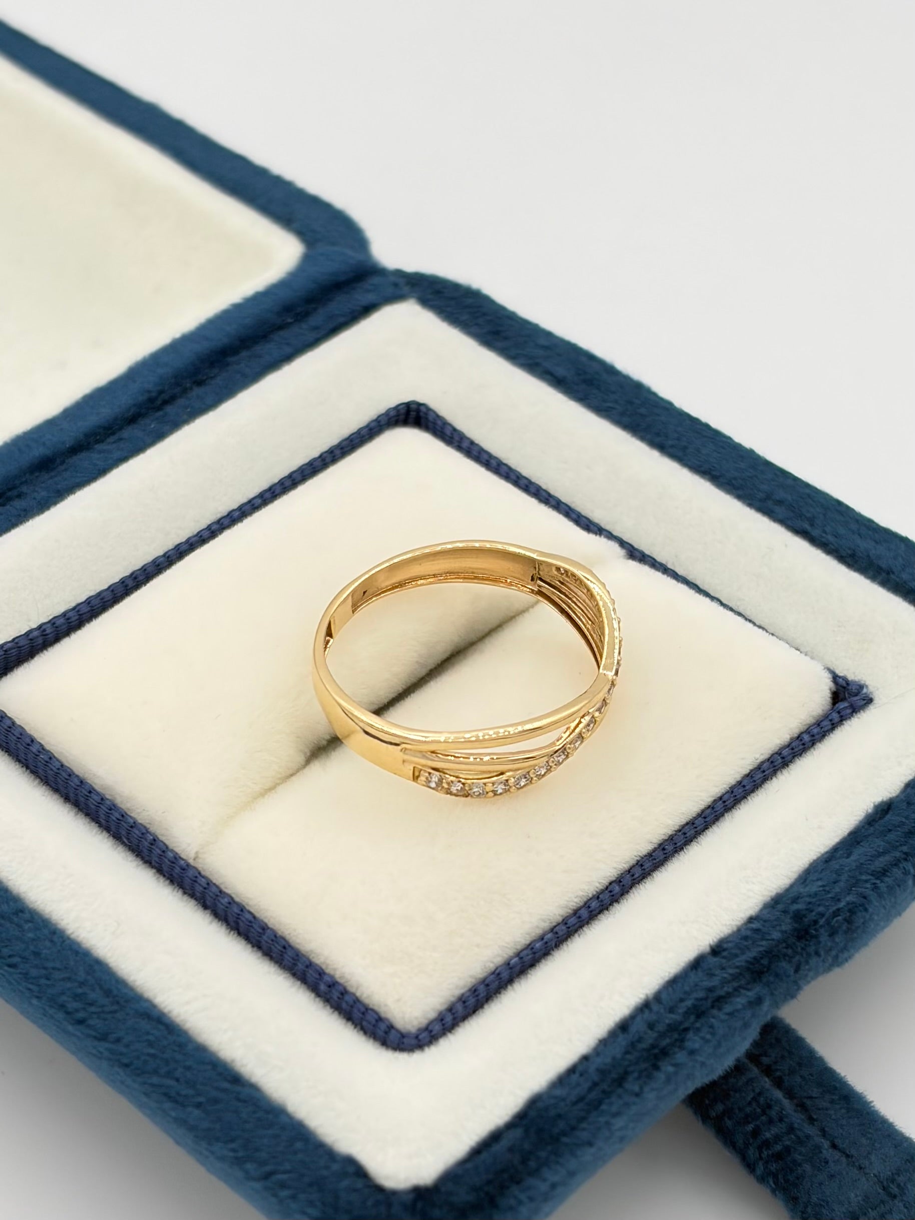 Anillo argolla circones cruzado Oro amarillo 18k / Talla 8 / 1,85 Gr