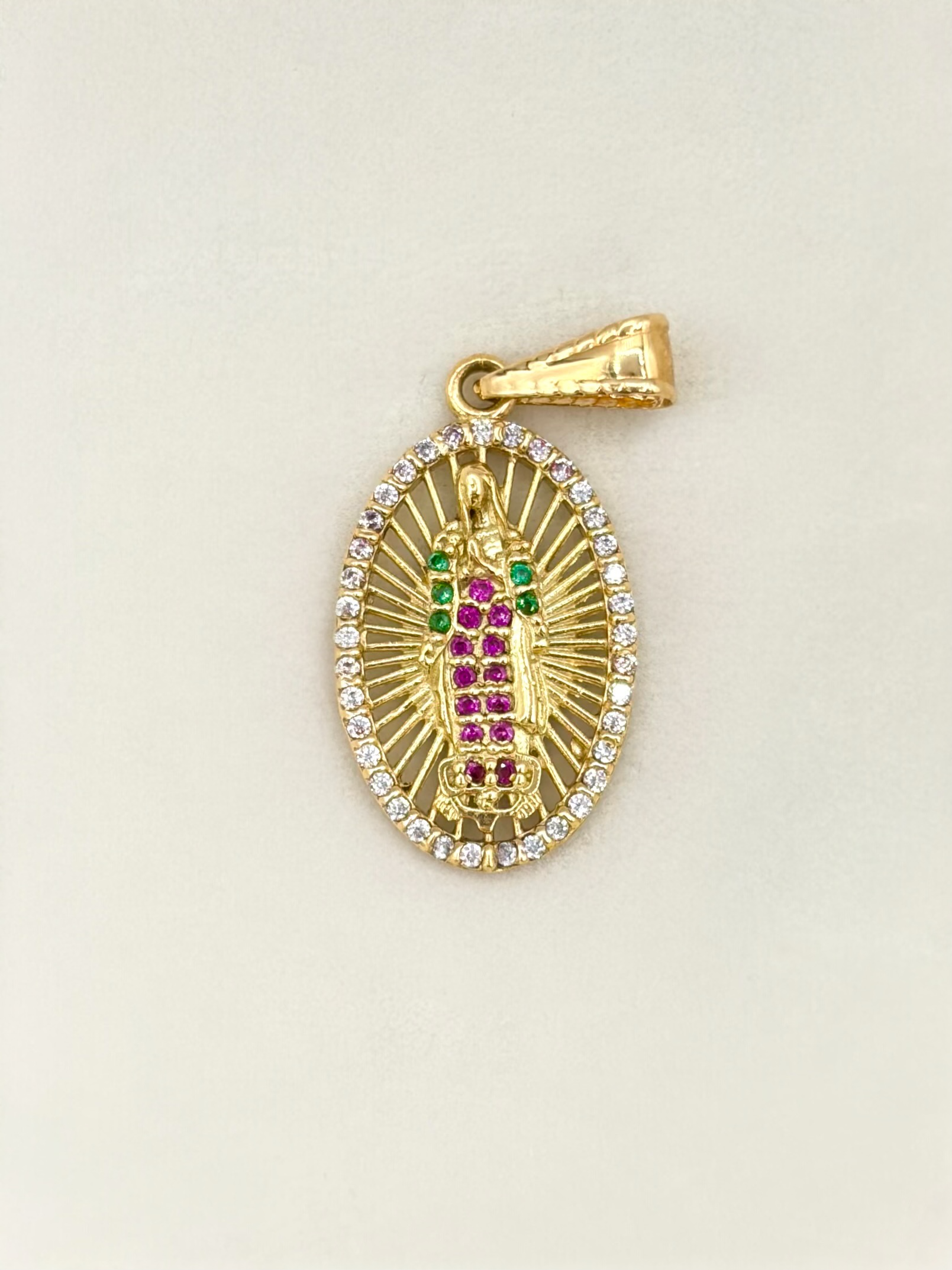 Dije Virgen de guadalupe circones  Oro amarillo 18k 2,0 Gr / 1,3 Cm