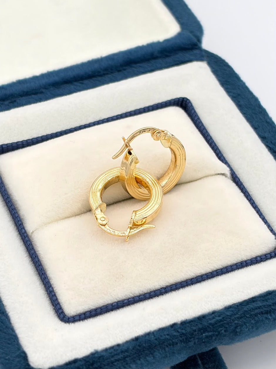 Candonga Cuadrada rayada Oro amarillo 18k 1,61 Gr / 1,3 Cm