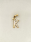 Dije Inicial K circones blancos corona  Oro amarillo 18k 0,93 Gr / 0,7 mm