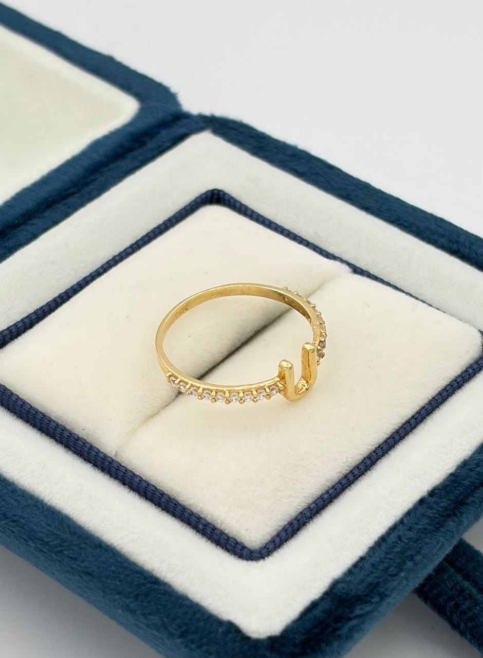 Anillo Inicial U con circones blancos  Oro amarillo 18k / Talla 6/2 / 1,42 Gr