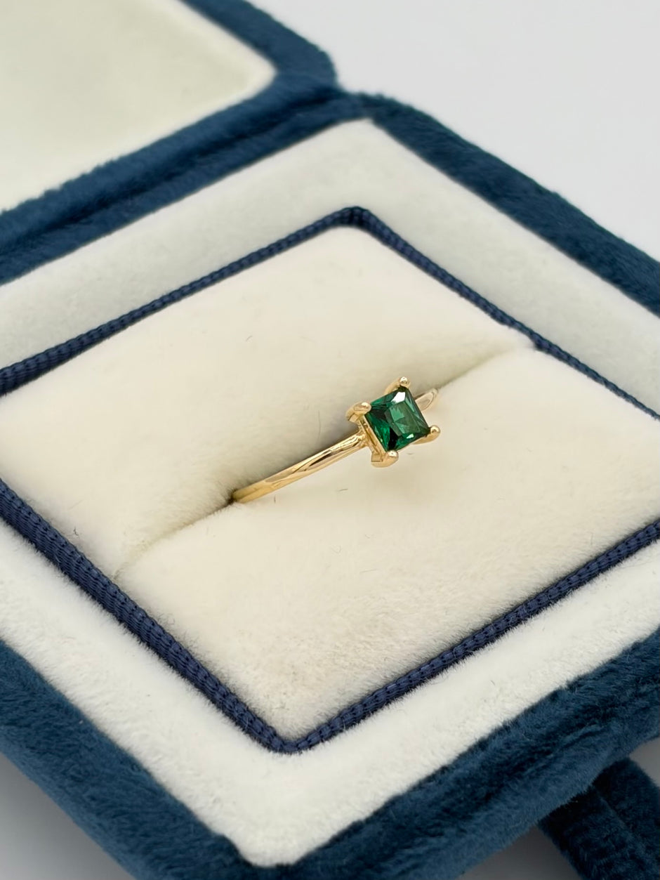 Anillo solitario circon verde cuadrado Oro amarillo 18k / Talla 5 / 1,07 Gr