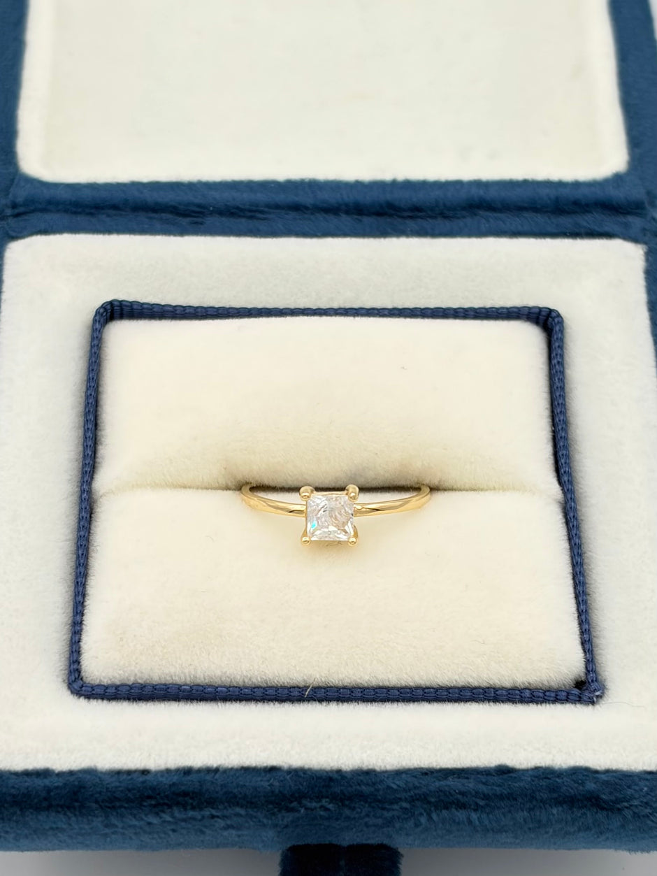 Anillo solitario circon blanco cuadrado Oro amarillo 18k / Talla 5 / 1,04 Gr