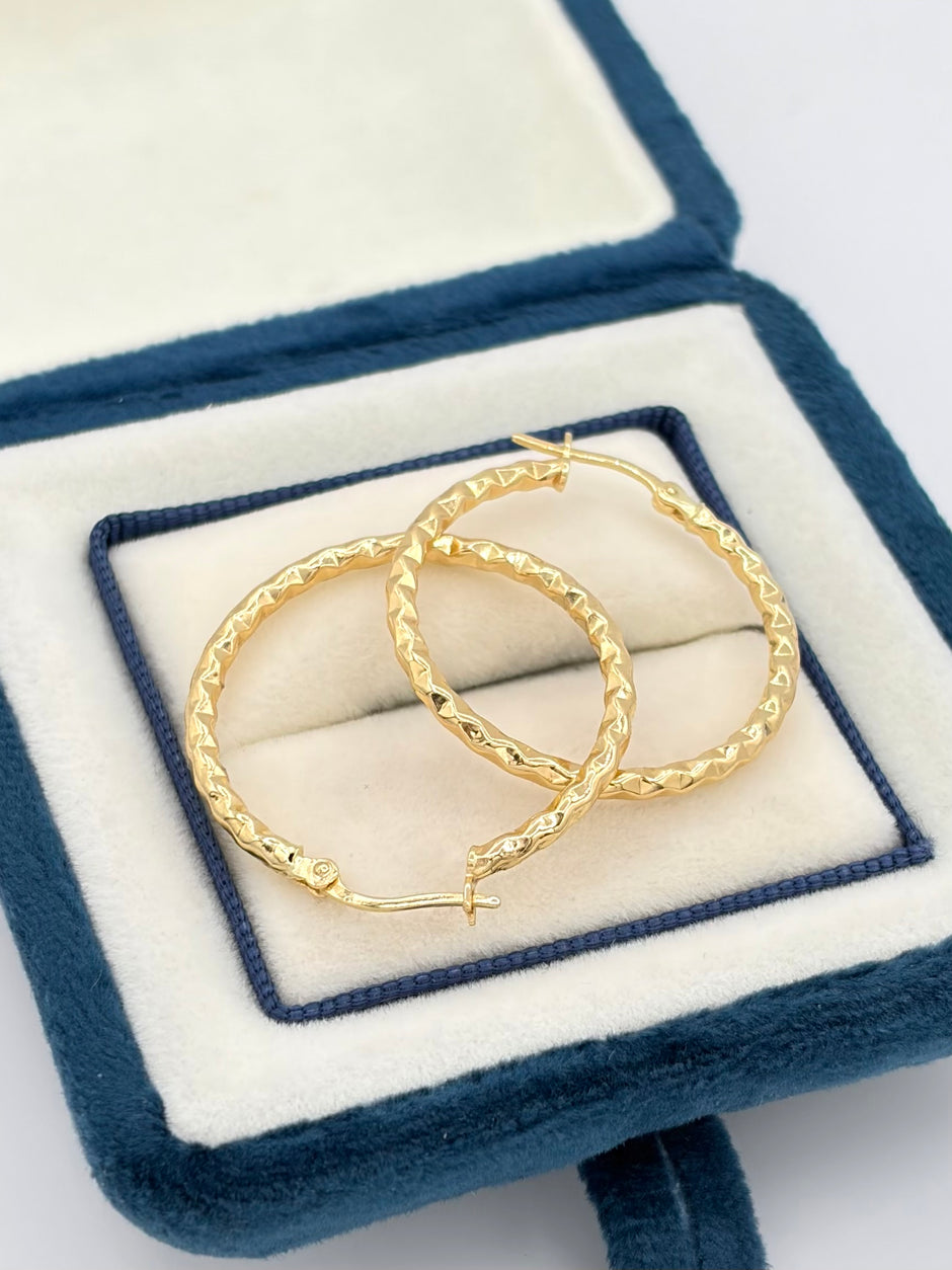 Candonga Ondulada triangular Oro amarillo 18k 1,86 Gr / 2,8 Cm