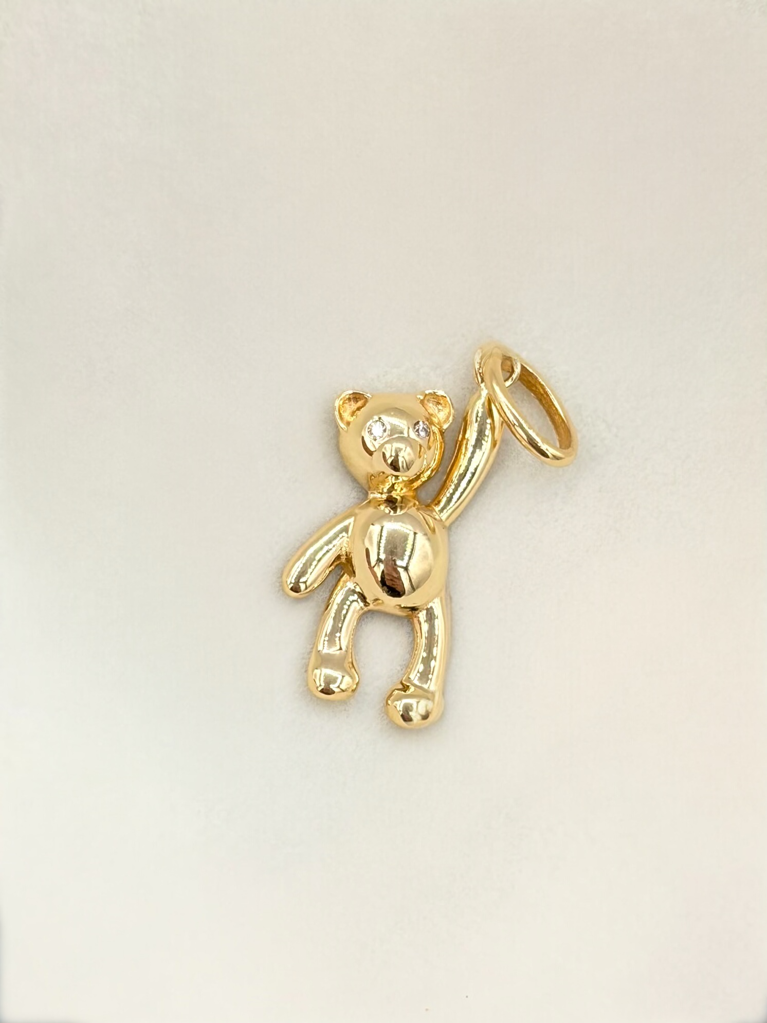 Dije Osito circones blancos  Oro amarillo 18k 1,28 Gr / 1 Cm
