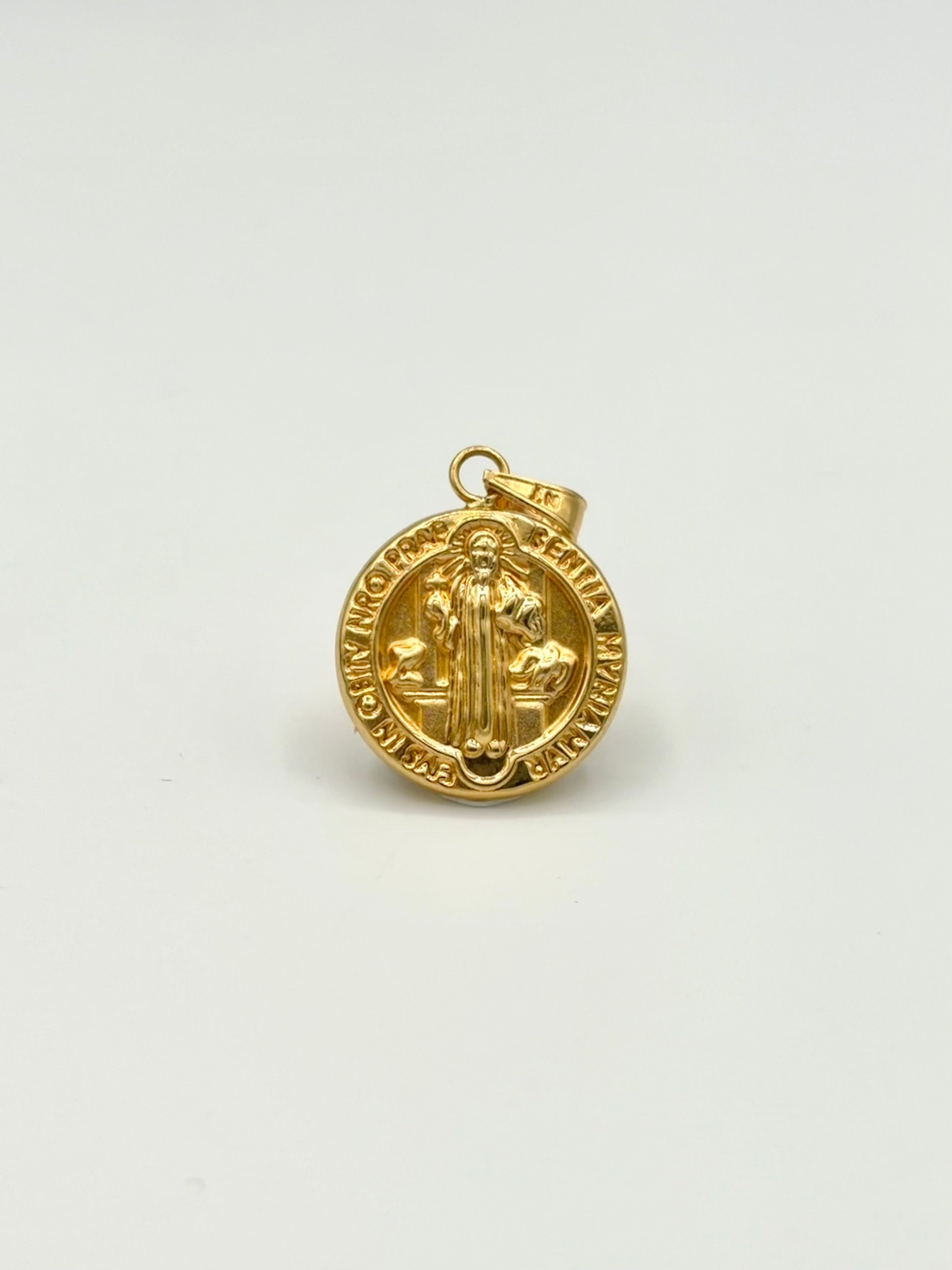 Dije San benito Oro amarillo 18k 1,32 Gr / 1,6 Cm
