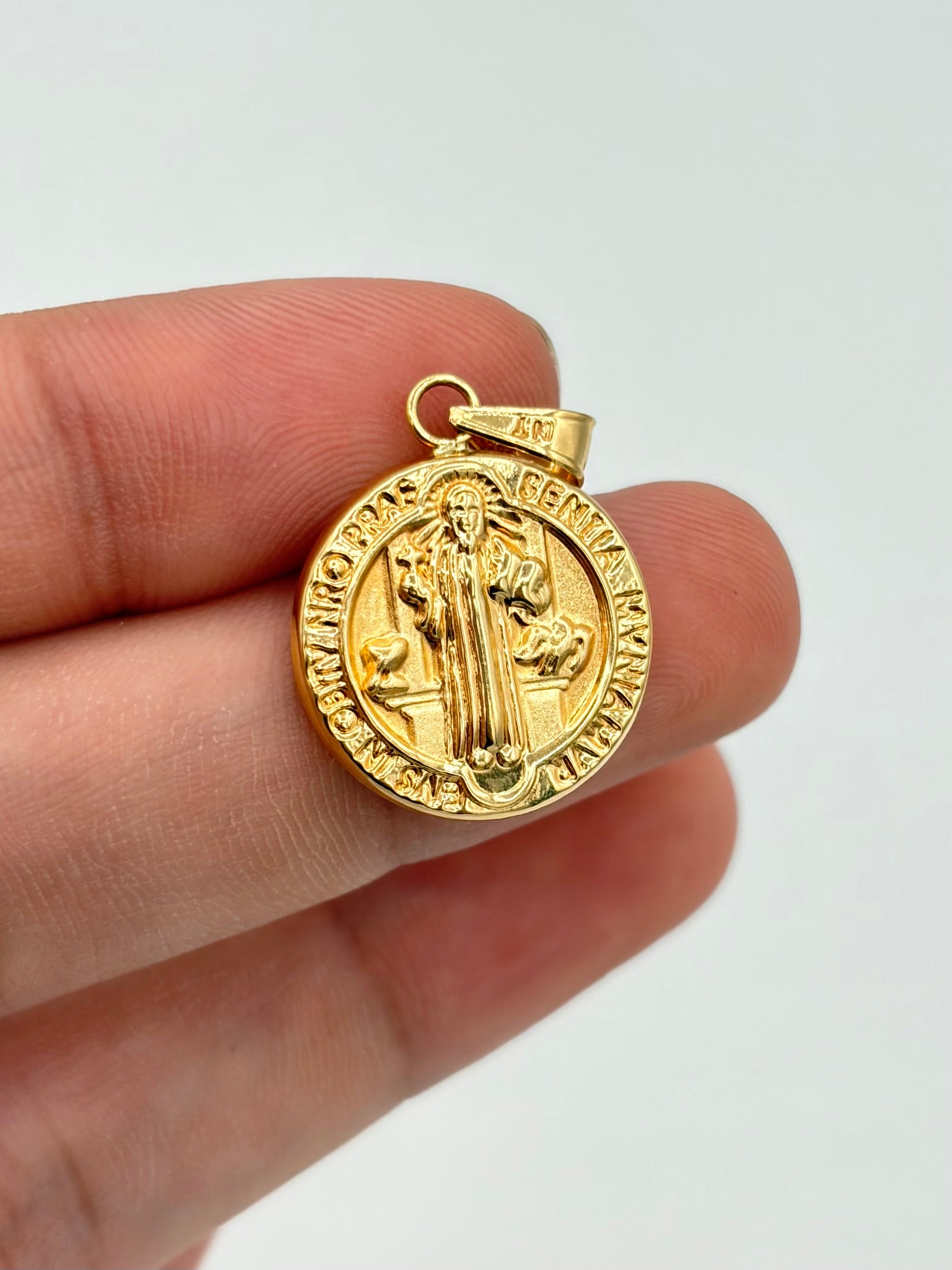 Dije San benito Oro amarillo 18k 1,32 Gr / 1,6 Cm