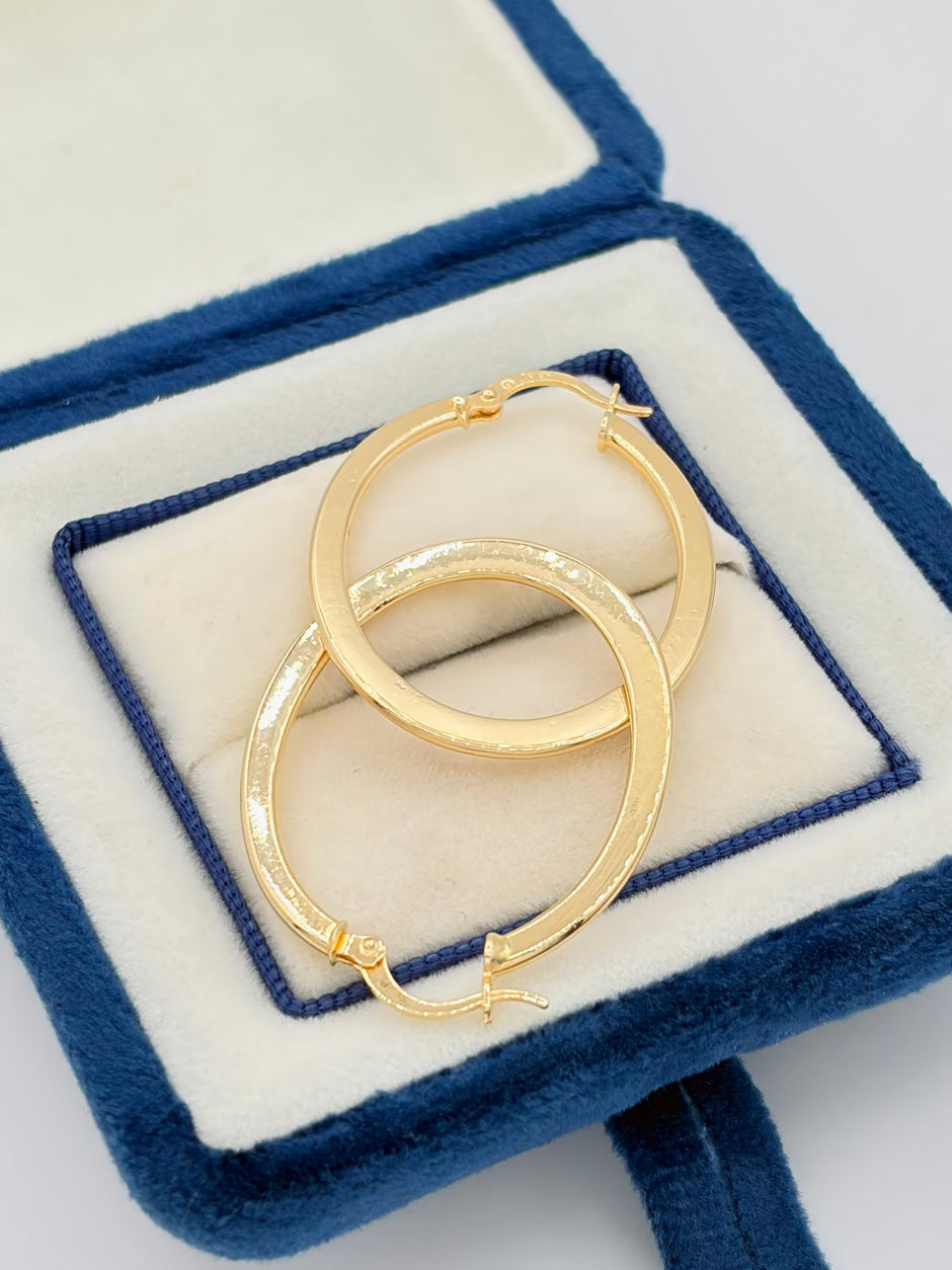 Candonga Ovalada plana lisa  Oro amarillo 18k 2,08 Gr / 2,8 Cm