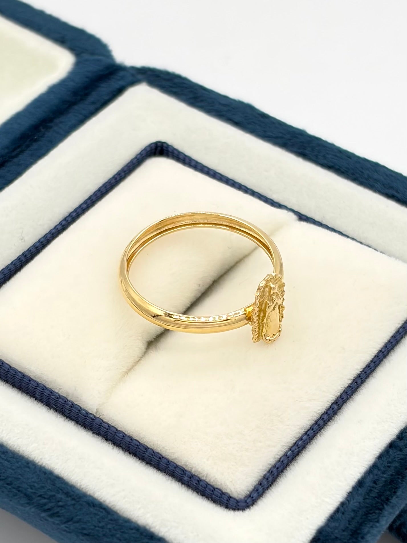 Anillo Virgen de guadalupe Oro amarillo 18k / Talla 7 / 1,11 Gr