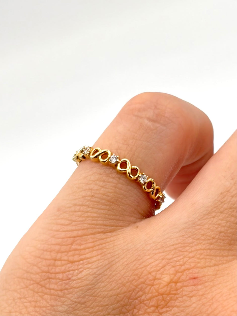 Anillo infinito circones blancos Oro amarillo 18k / Talla 5/2 / 0,85 Gr