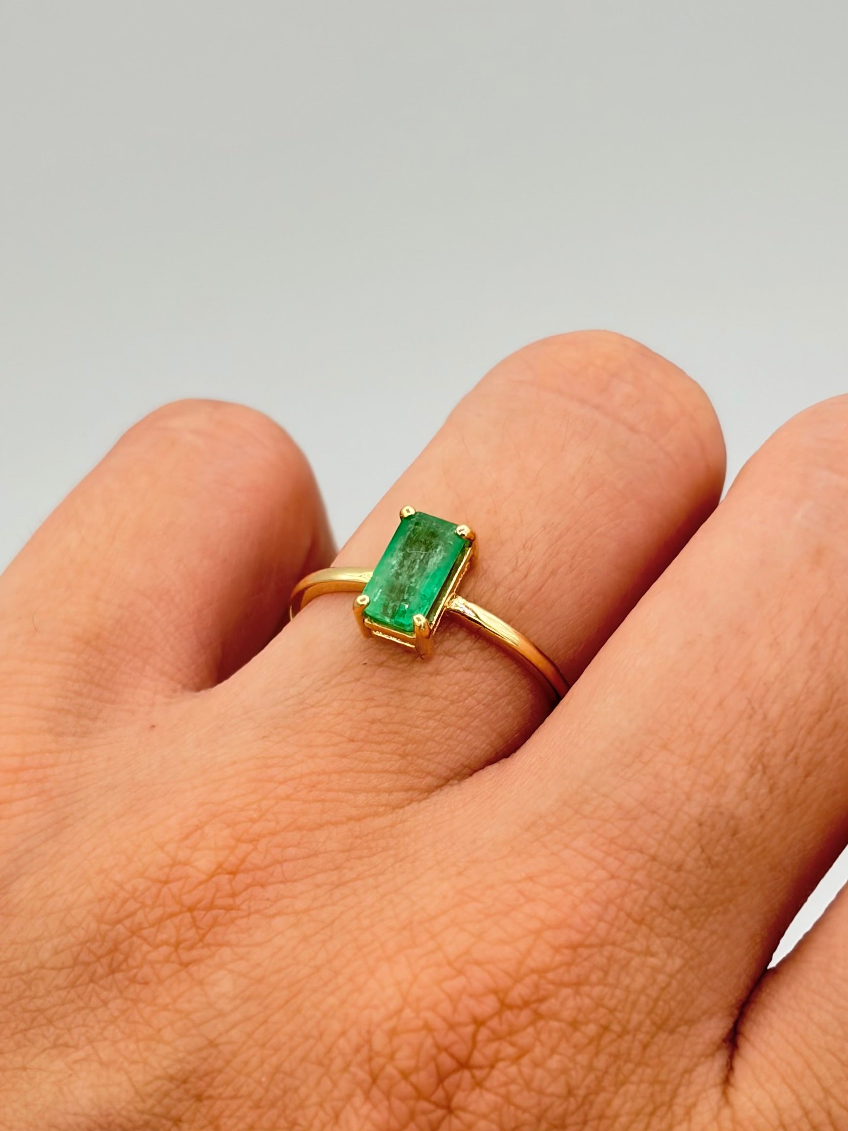 Anillo esmeralda rectangular Oro amarillo 18k / Talla 6/2 / 1 Gr