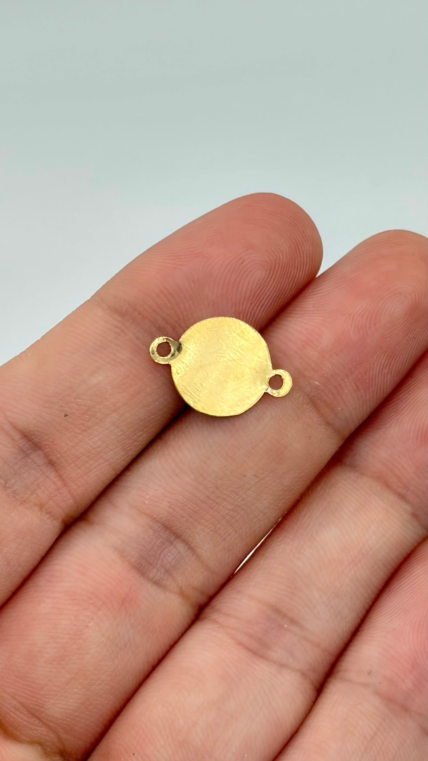 Herraje placa fotograbado redonda Oro amarillo 18k 0,34 Gr / 1,5 Cm