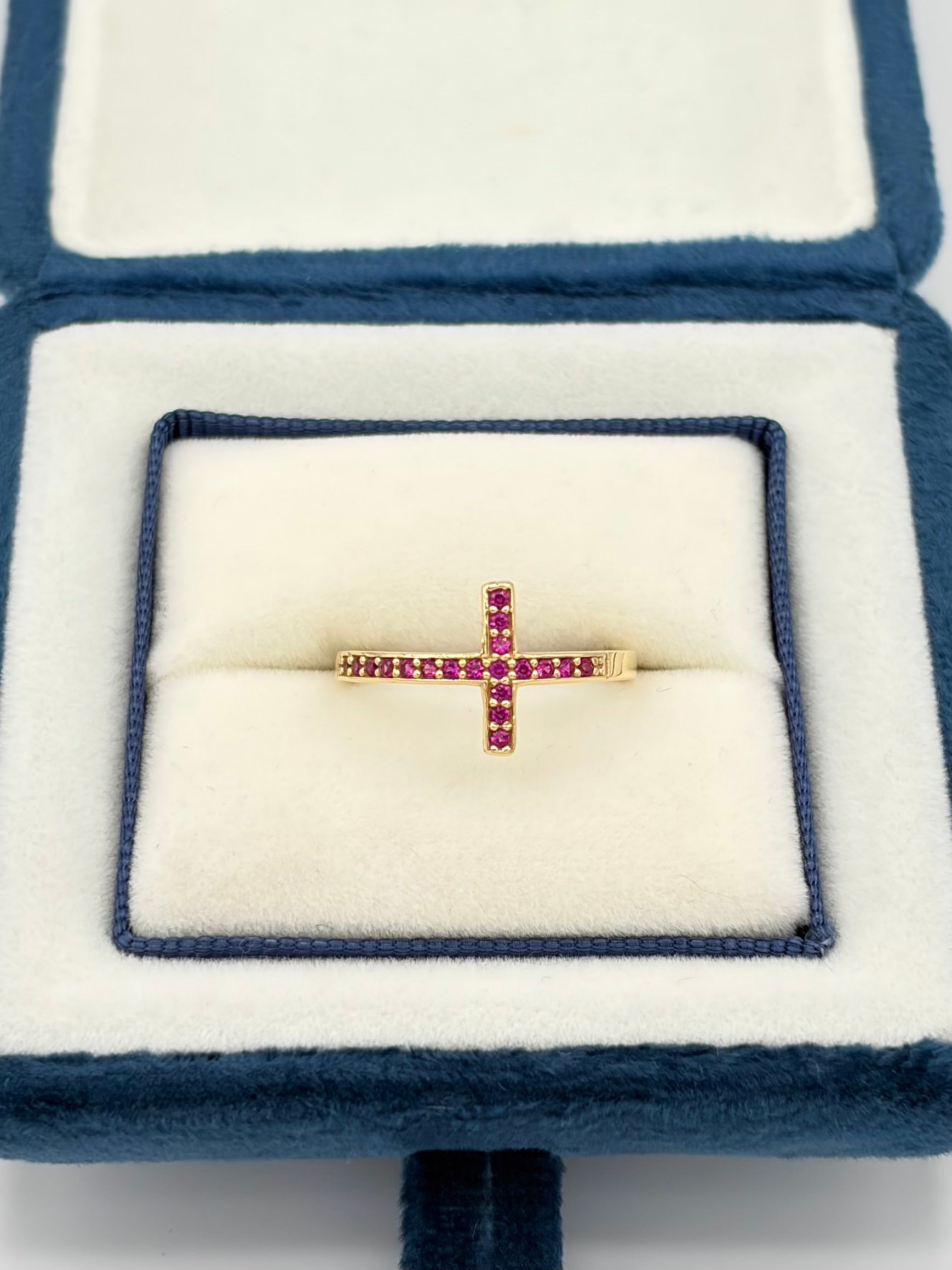 Anillo cruz circones fucsia Oro amarillo 18k / Talla 7 / 1,57 Gr