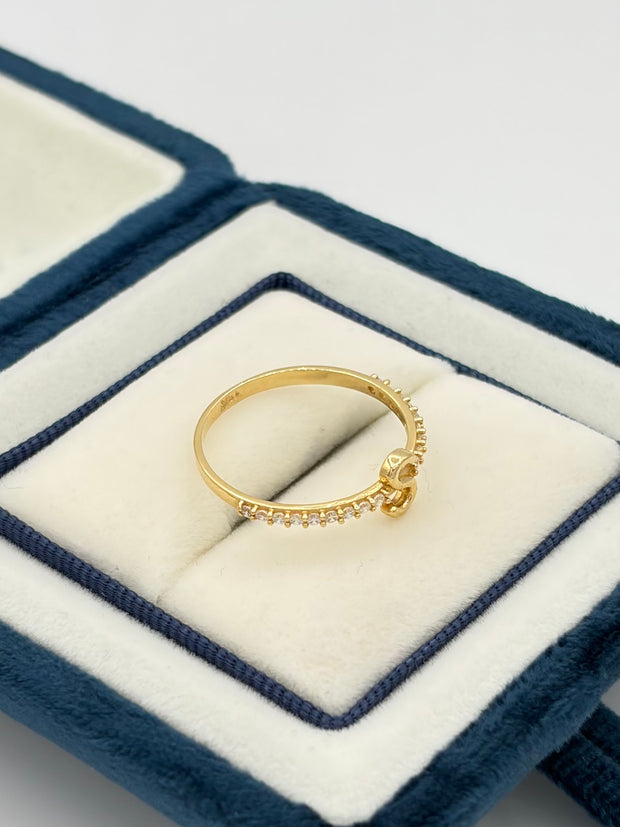 Anillo inicial S con circones blancos  Oro amarillo 18k / Talla 7/2 / 1,57 Gr