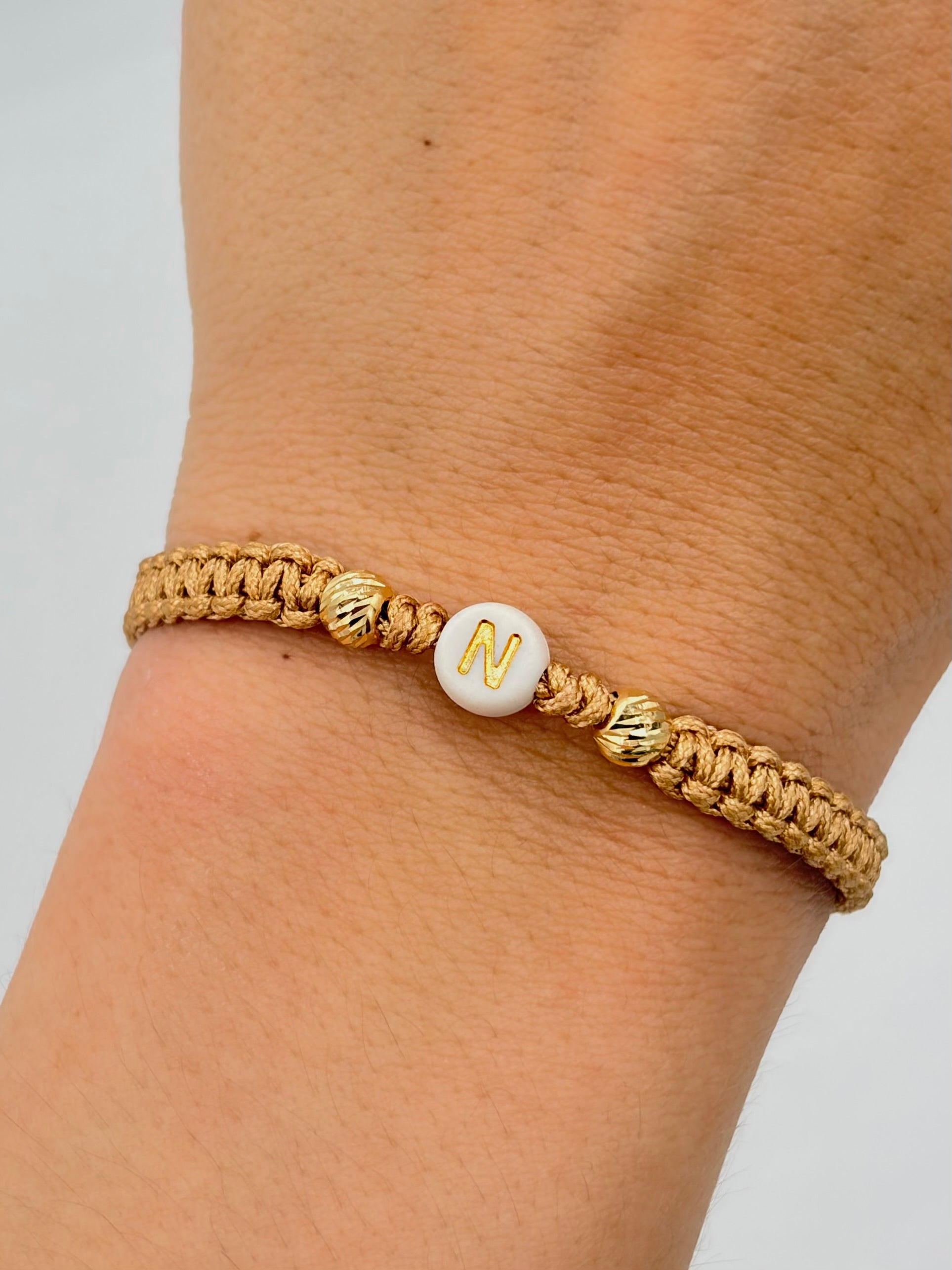 Pulsera tejida letra N 2BD #5 hilo beige Oro amarillo 18k 0,14 Gr