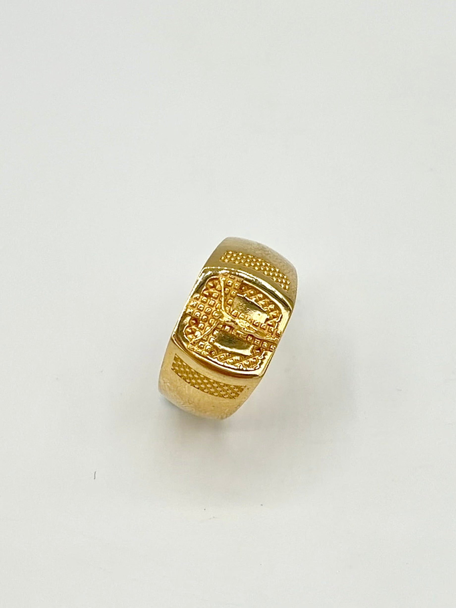 Anillo Troquelado Cristo Oro amarillo 18k / Talla 7/2 / 3,84 Gr