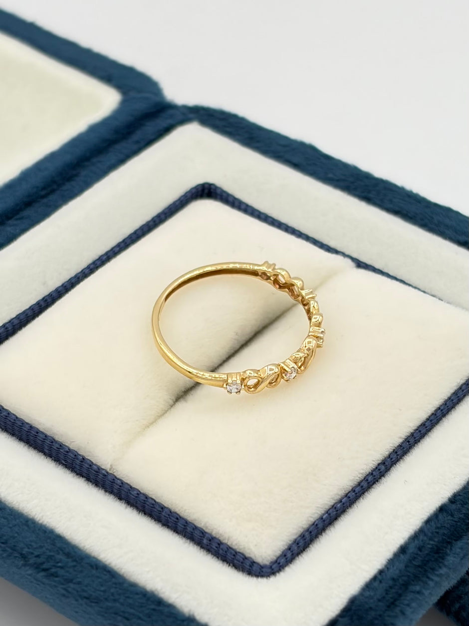 Anillo infinito circones blancos Oro amarillo 18k / Talla 5/2 / 0,85 Gr