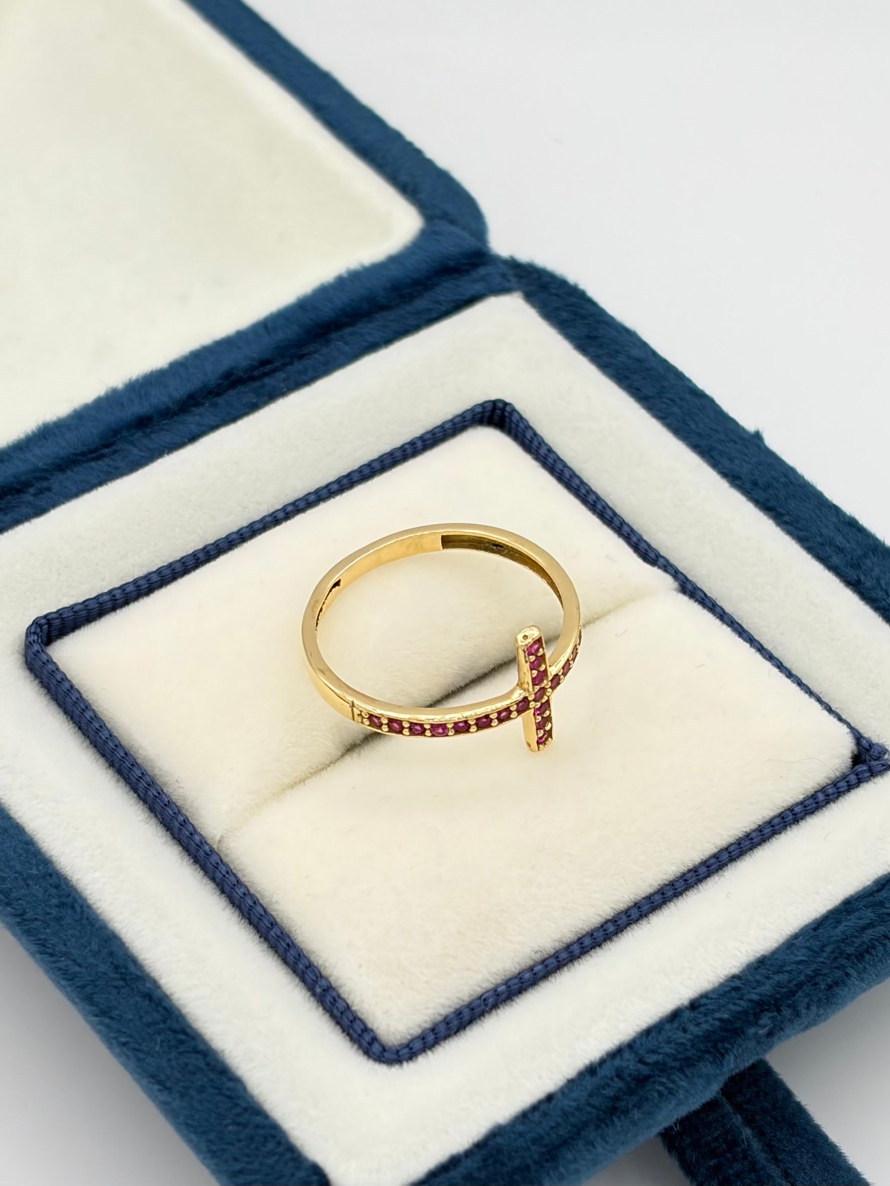 Anillo cruz circones fucsia Oro amarillo 18k / Talla 7 / 1,57 Gr