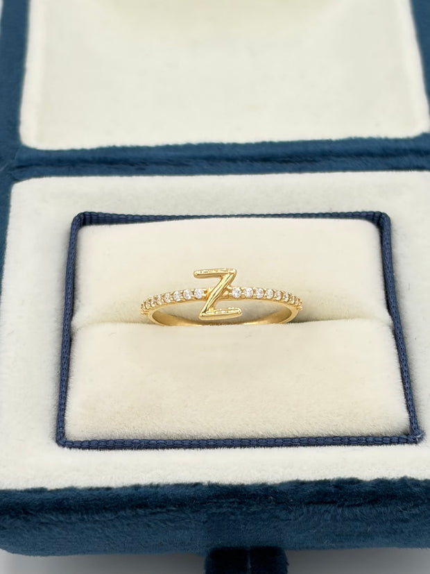 Anillo inicial Z con circones blancos Oro amarillo 18k / Talla 7/2 / 1,54 Gr