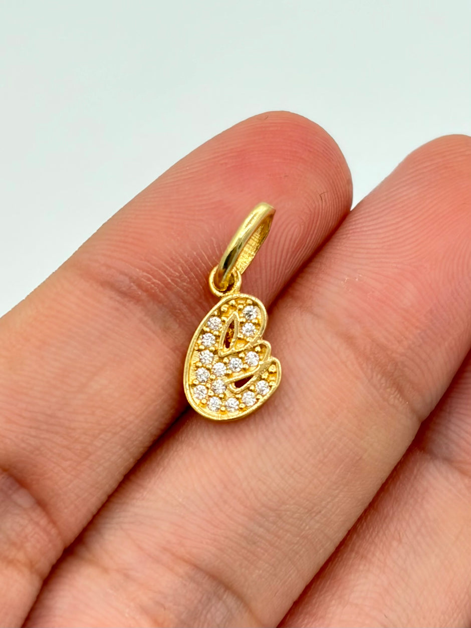 Dije Inicial E cursiva circones  Oro amarillo 18k 0,74 Gr / 0,7 mm