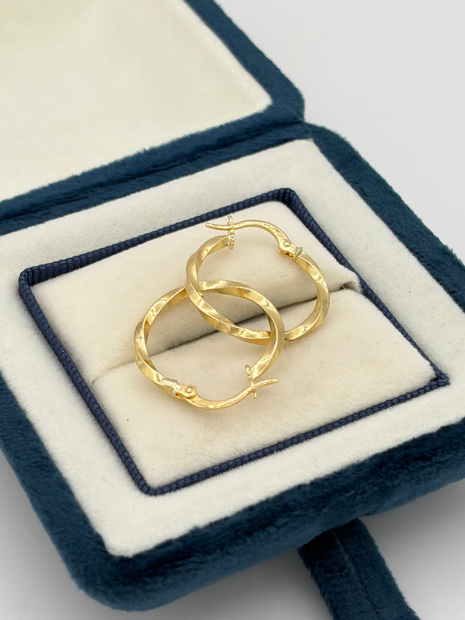 Candonga Semi melcochadas  Oro amarillo 18k 1,26 Gr / 2 Cm