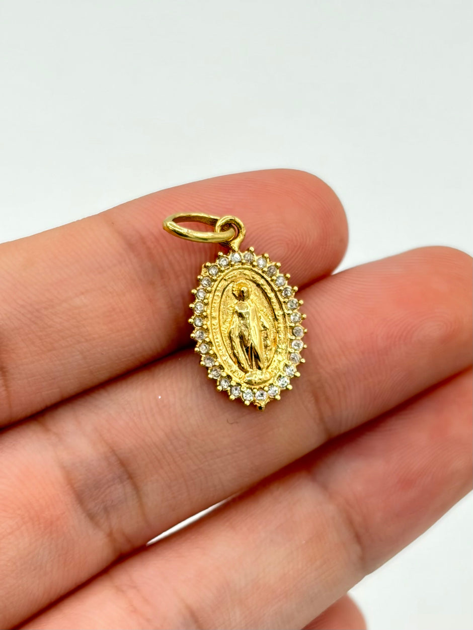 Dije virgen de guadalupe circones blancos  Oro amarillo 18k 1,74 Gr / 2,5 Cm
