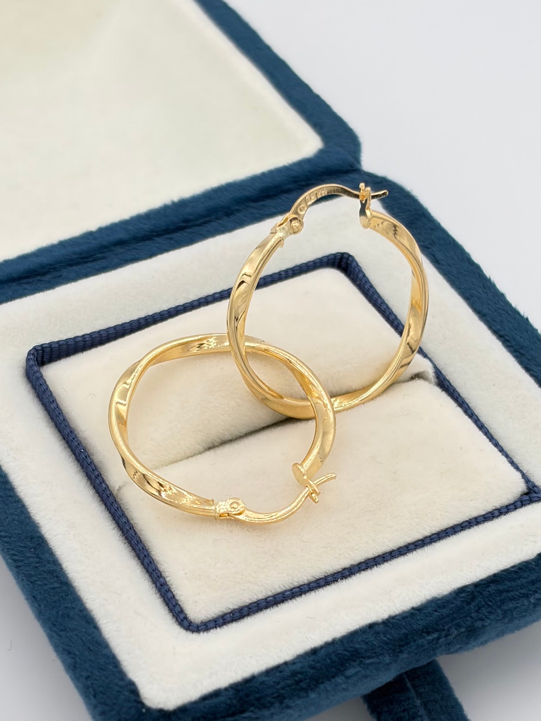 Candonga Semi melcocha  Oro amarillo 18k 1,73 Gr / 2,6 Cm