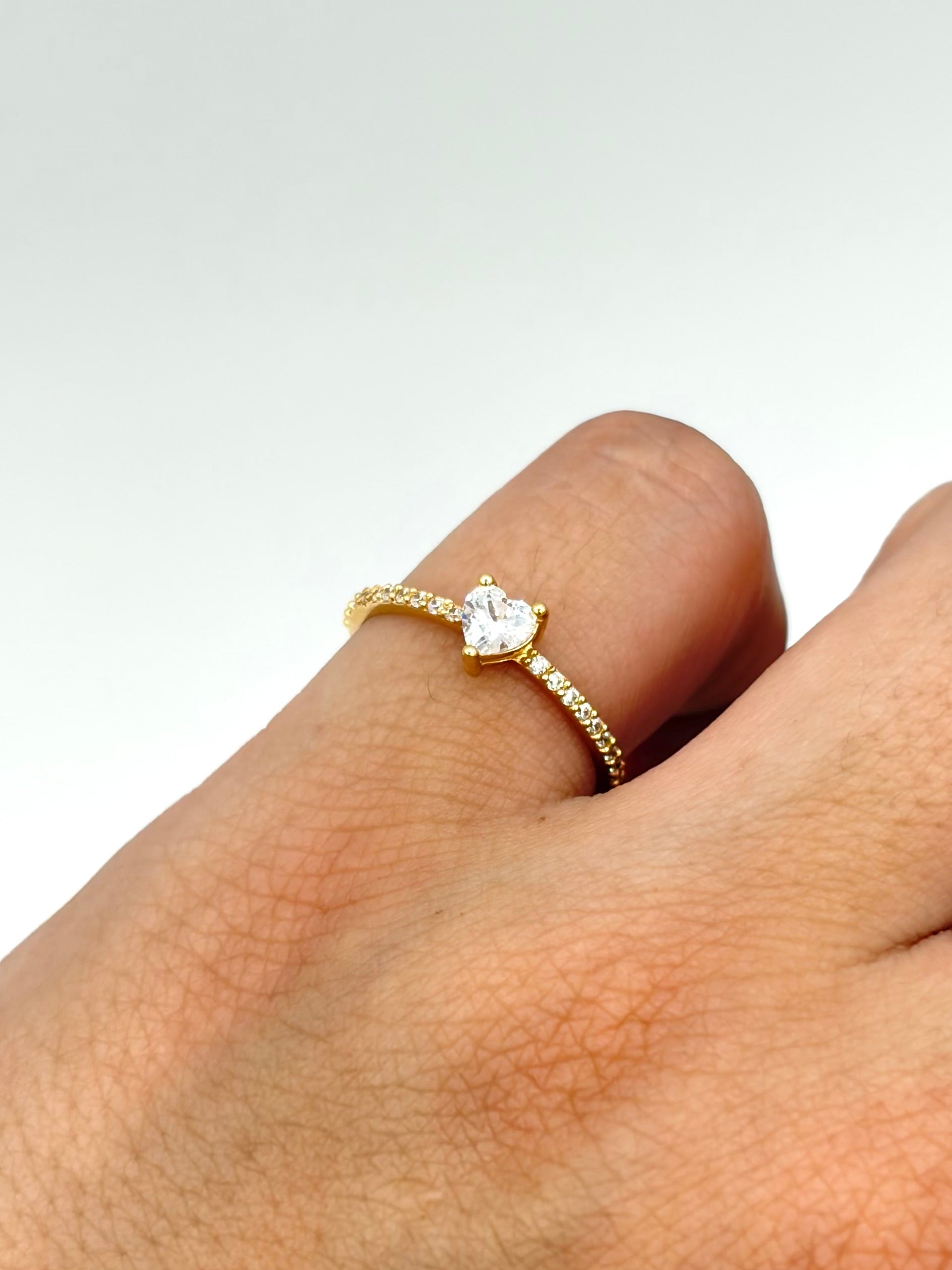 Anillo solitario corazon circones  Oro amarillo 18k / Talla 4/2 / 1,10 Gr