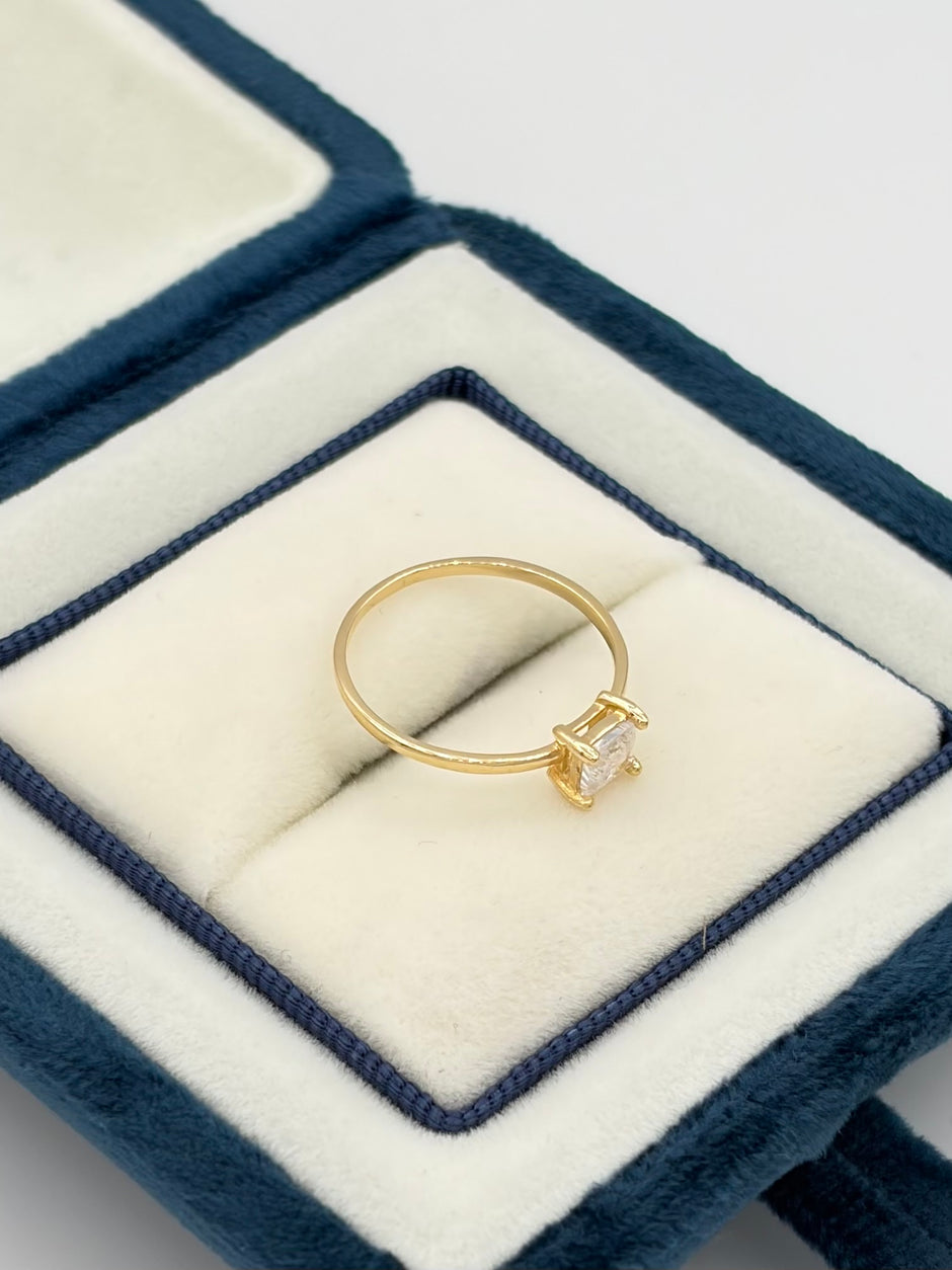 Anillo solitario circon blanco cuadrado Oro amarillo 18k / Talla 5 / 1,04 Gr