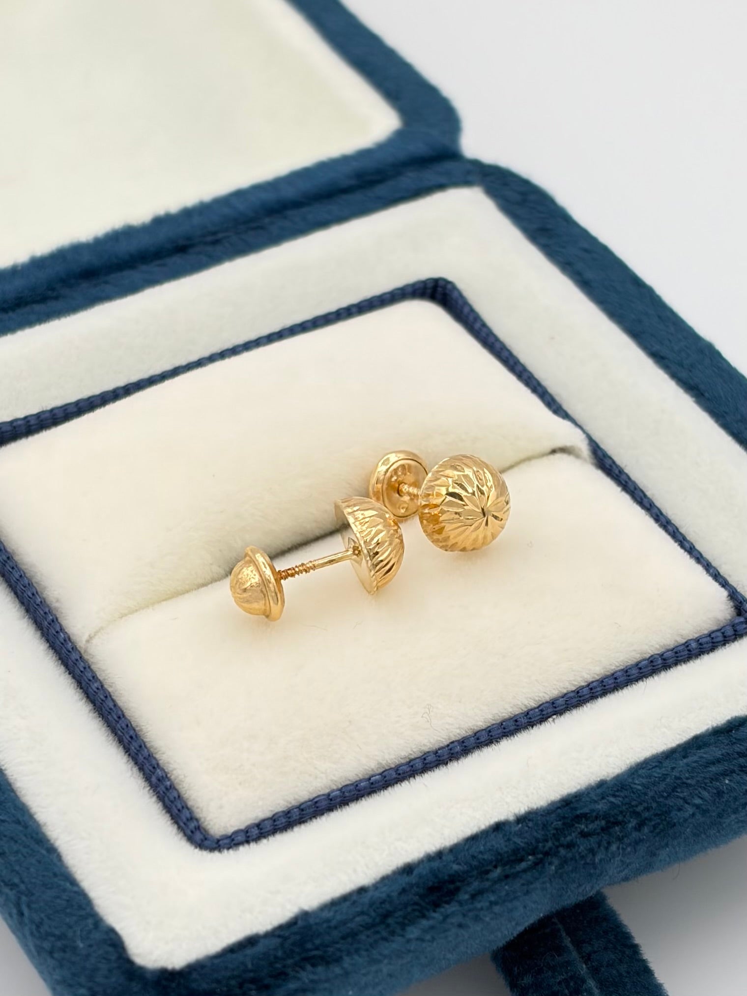 Topos medio balin diamantado Oro amarillo 18k 0,61 Gr / 5 mm