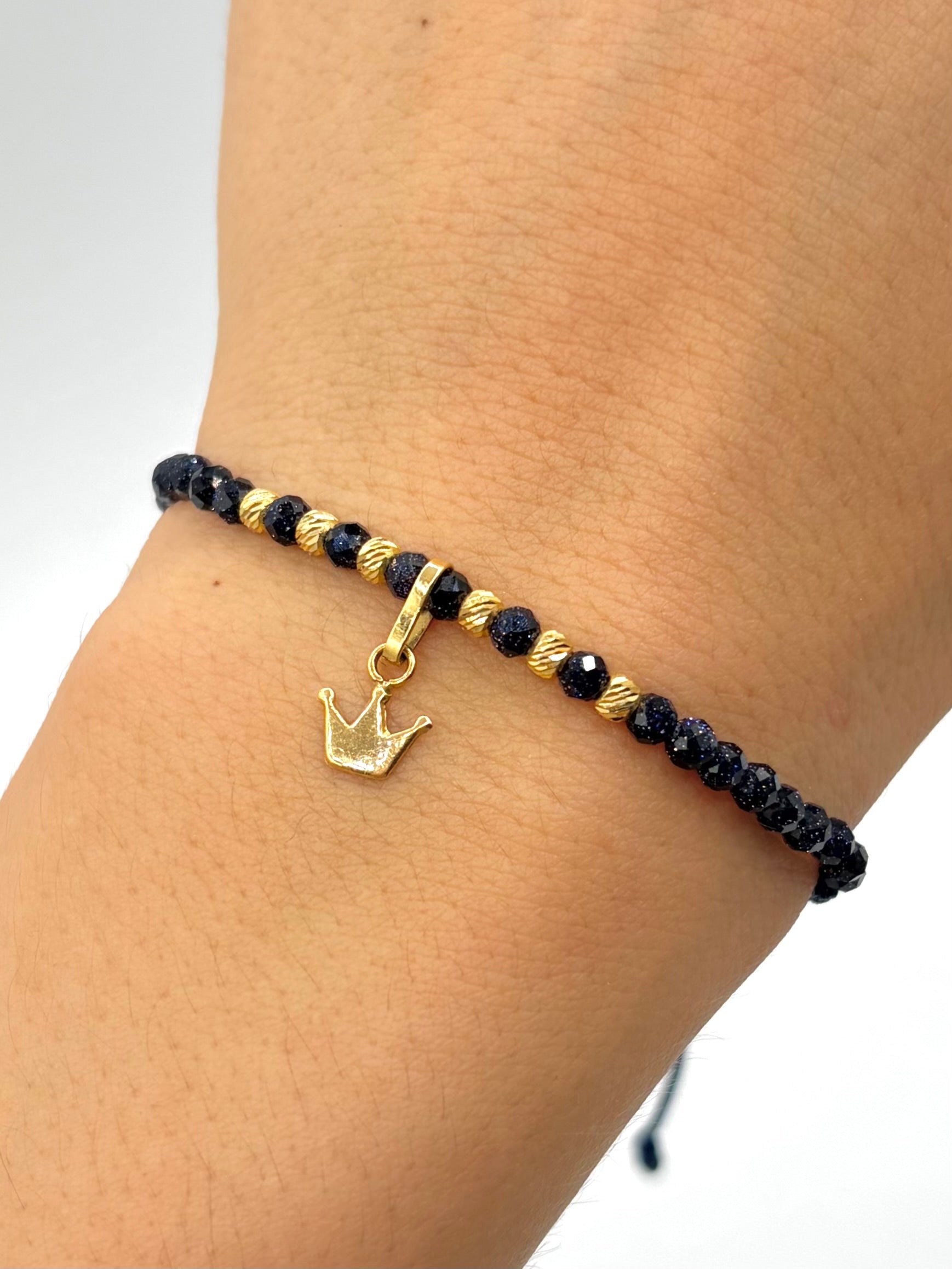 Pulsera tejida dije corona 6BD #3 piedras azules hilo azul Oro amarillo 18k 0,45 Gr