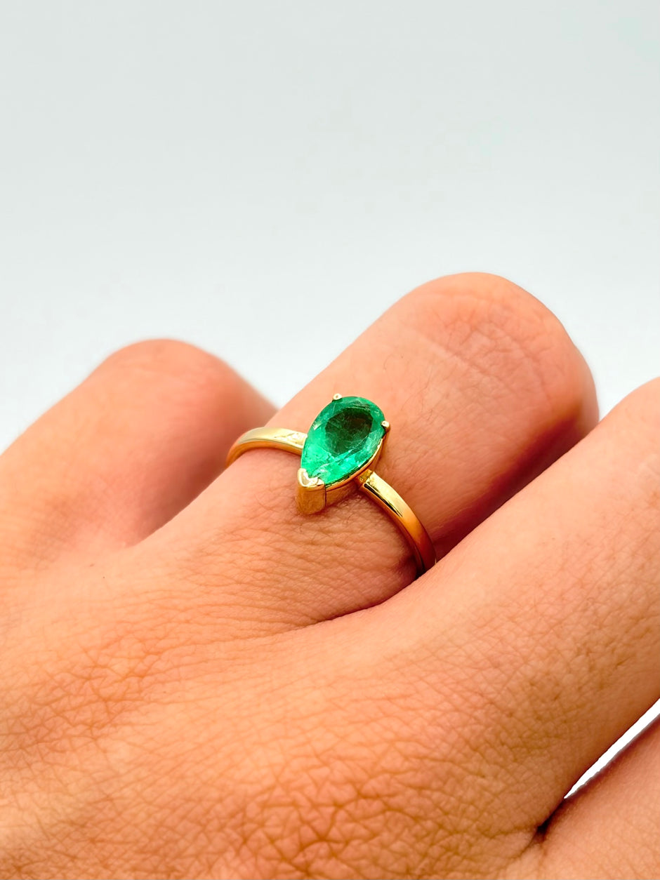 Anillo esmeralda gota  Oro amarillo 18k / Talla 6 / 1,15 Gr