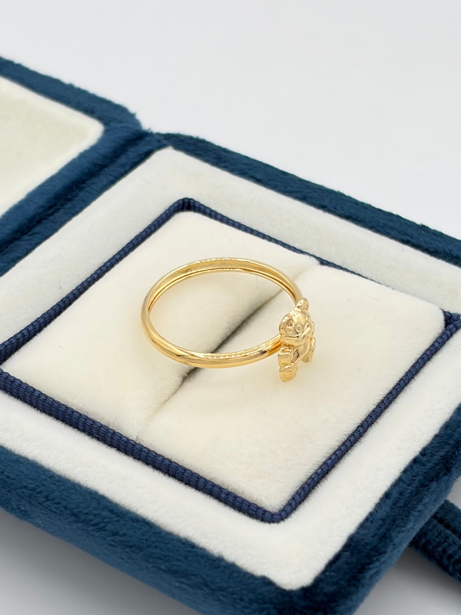 Anillo Oso  Oro amarillo 18k / Talla 8/2 / 1,16 Gr