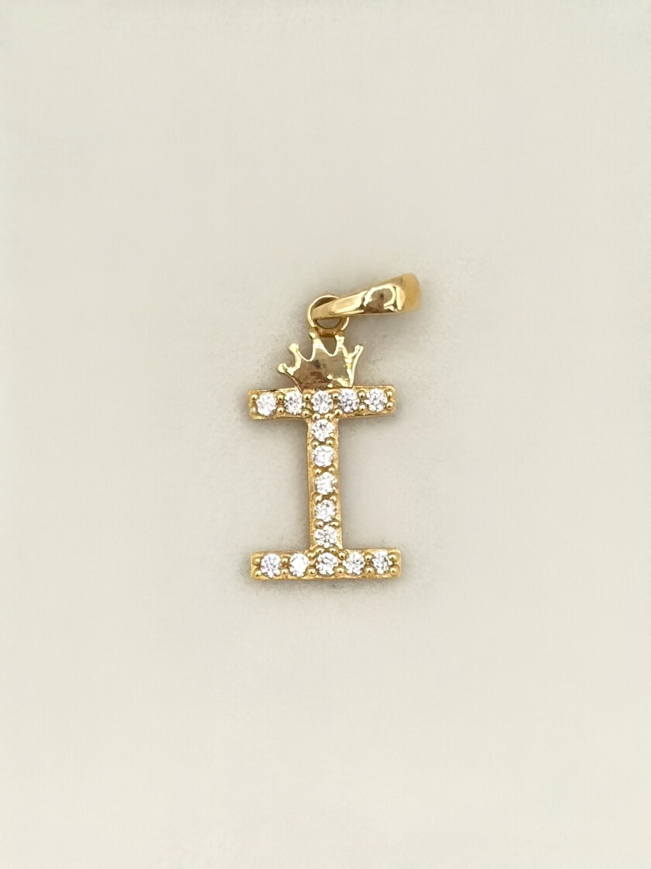 Dije Inicial I circones blancos corona Oro amarillo 18k 0,91 Gr / 1 Cm