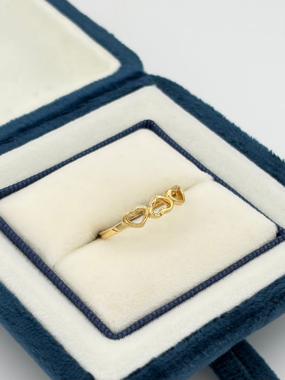 Anillo 3 Corazaones  Oro amarillo 18k / Talla 7 / 1,74 Gr